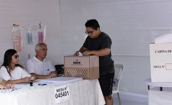 El Jurado Nacional de Elecciones de Peru exige la entrega pj