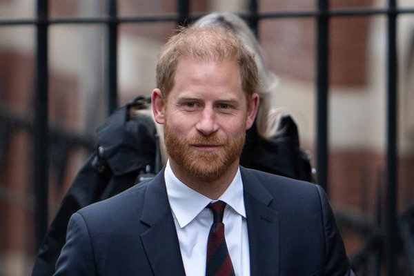 El príncipe Enrique en Kiev exige el fin de la guerra en Ucrania: «No hay victoria, solo pérdidas»