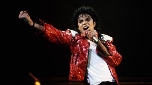 La familia cercana a Michael Jackson lo acusa de abuso sexual en una nueva demanda