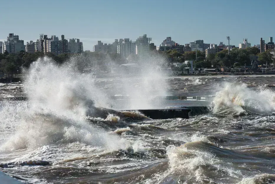 Inumet emite alertas amarilla y naranja por vientos intensos zonas