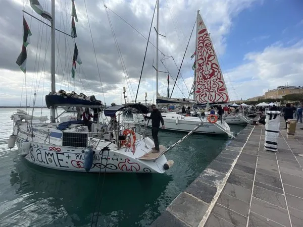 Israel detiene a 175 activistas, entre ellos una treintena de españoles, tras interceptar la flotilla humanitaria