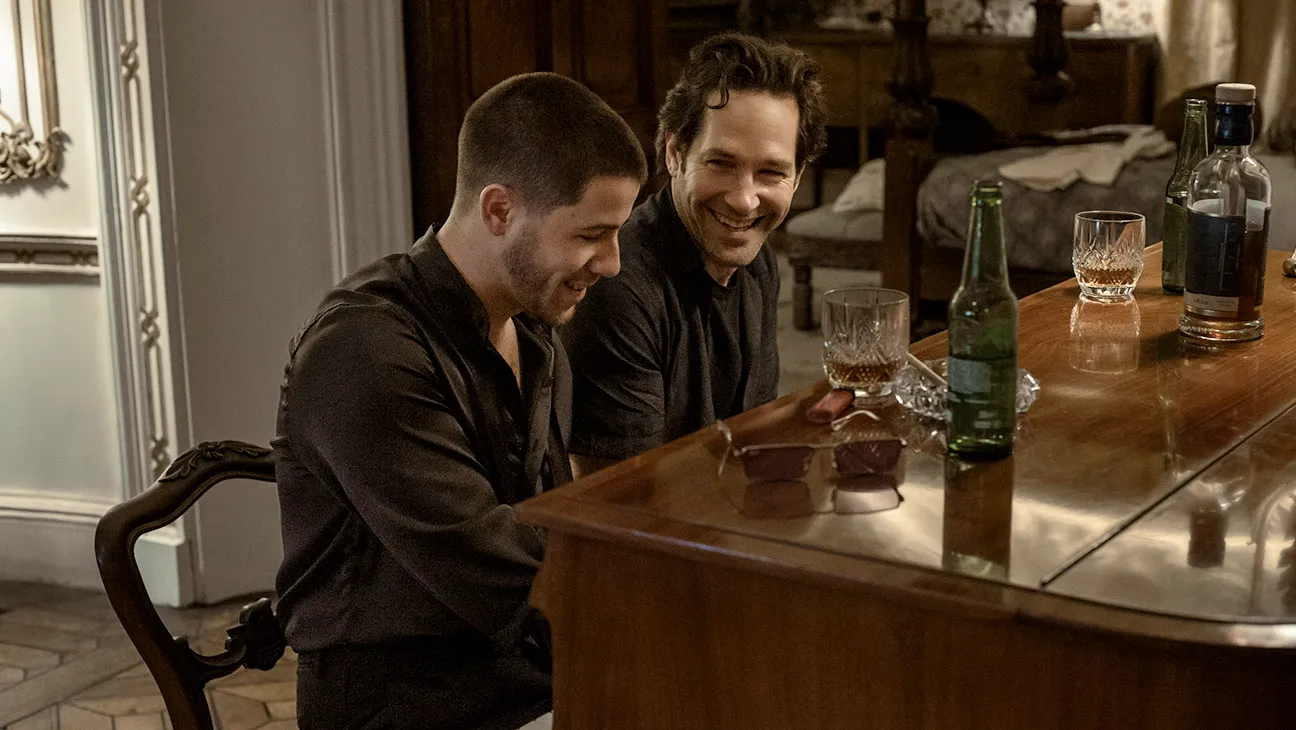 John Carney transforma a Nick Jonas en una Power Ballad pj
