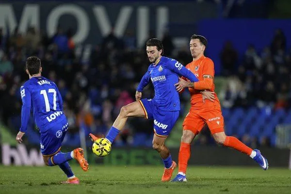 La Real Sociedad enfrenta a un Getafe que busca con pj