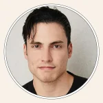 Michael Montemayor el escriba enredado de accion real firma contrato.jpg