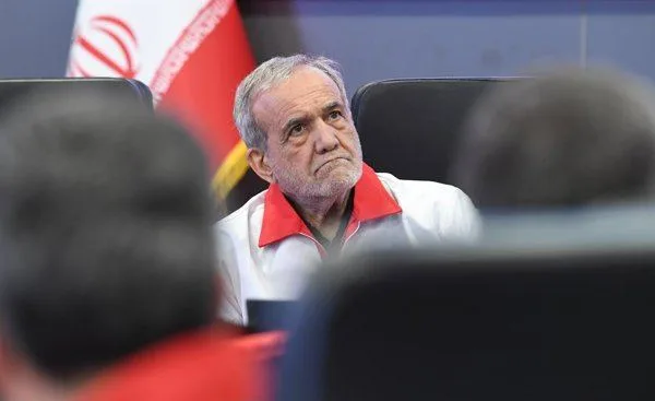 Pezeshkian exige el levantamiento del bloqueo a puertos iranies para pj