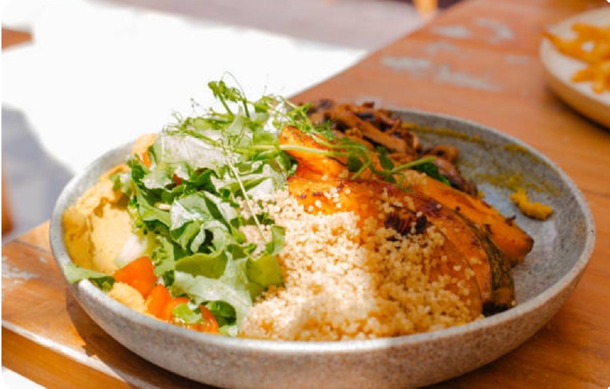 Receta saludable para bajar el estrés: bowl de quinoa con sabor rioplatense