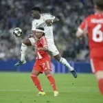 Tchouameni expresa su confusion No entiendo mi tarjeta amarilla en