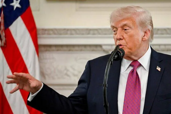 Trump califica de fraudulenta la consulta sobre el rediseno de pj
