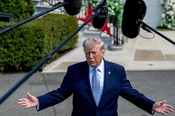 Trump insiste en divisiones internas en Iran y asegura que pj