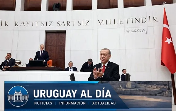 Turquia restringe redes sociales para menores y extiende la baja pj