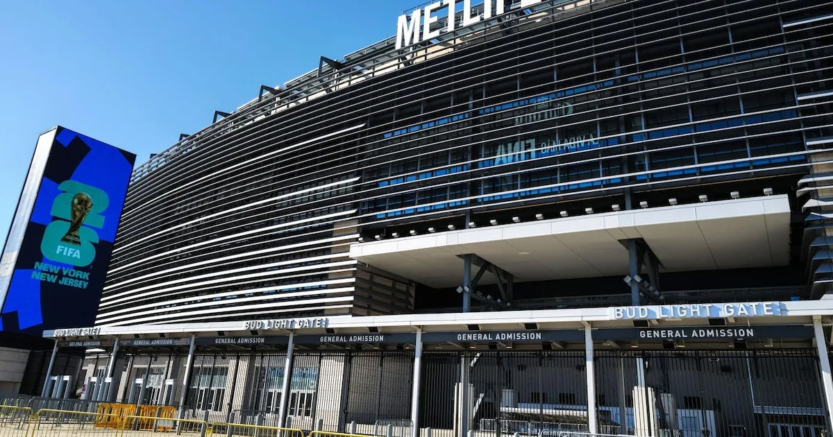 Aficionados se preparan para asistir a la Copa Mundial en el MetLife Stadium.