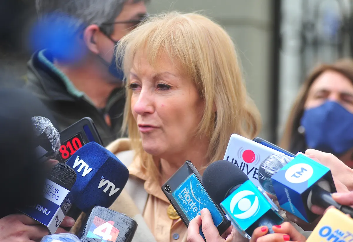 ¿Censura o control? Carolina Cosse abre la puerta a regular las plataformas digitales