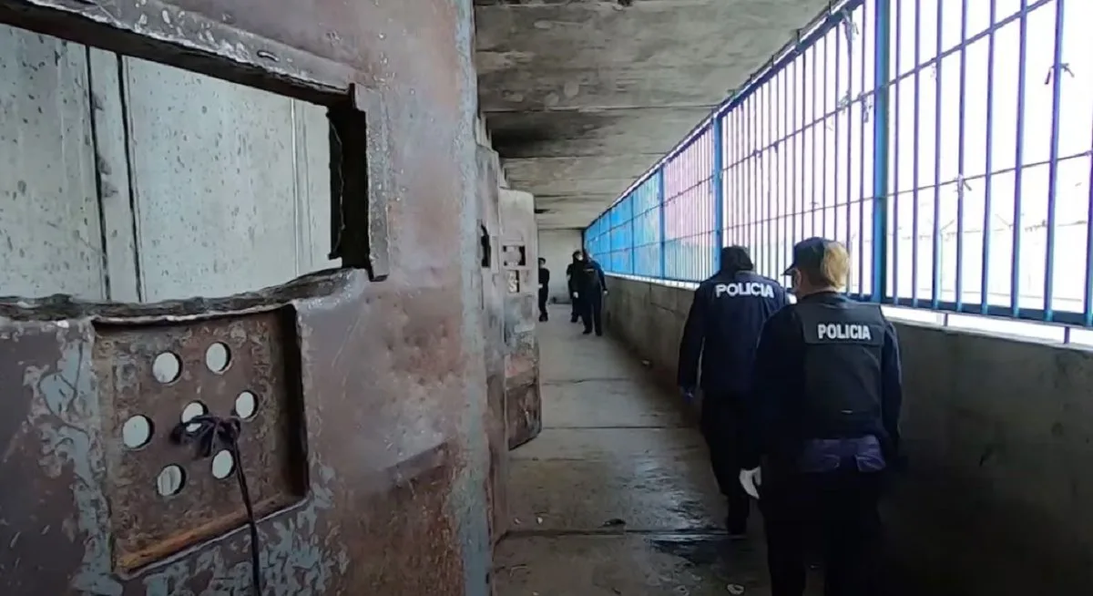 Rejas de una cárcel uruguaya representando la crisis de Derechos Humanos Uruguay