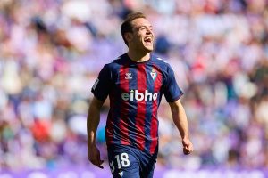 El Eibar gana con un hat-trick de Jon Bautista y escala a los playoffs de ascenso en LaLiga Hypermotion