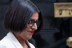 Reino Unido evalúa establecer contacto con el talibán para repatriar solicitantes de asilo afganos