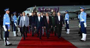 Araqchi presenta respuestas a EEUU en Pakistán mientras Trump cancela su viaje