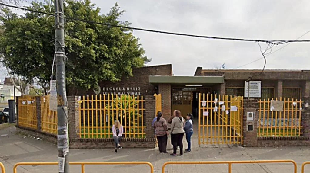 La escuela islas malvinas esta de duelo tras el accidente foto google street view XJ6XEFW4CVEAPKUNMQ7VS66QXE