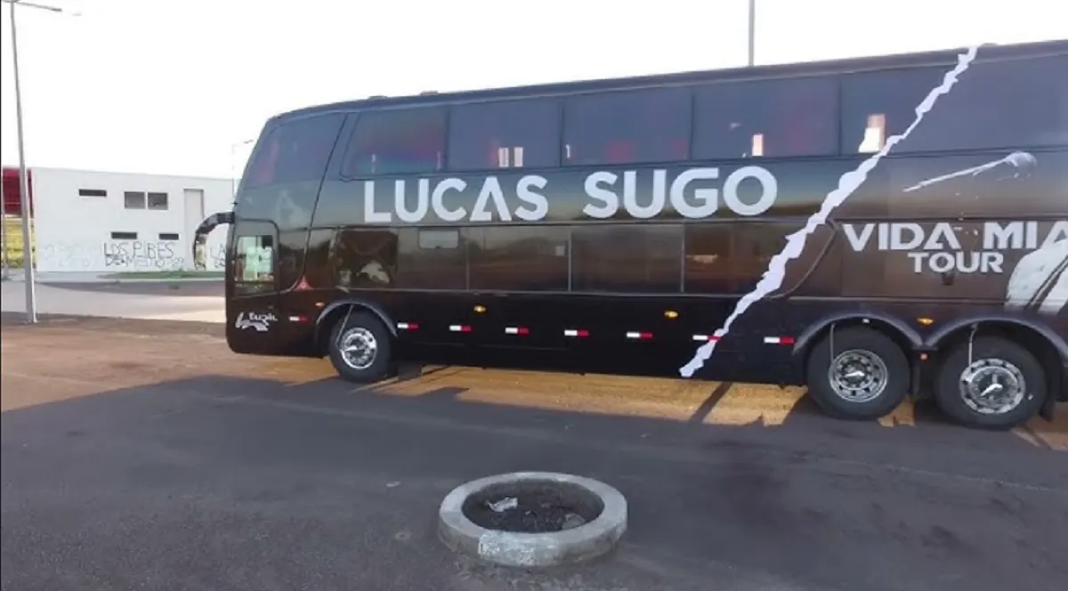 Robaron el ómnibus de Lucas Sugo en pleno centro de Montevideo