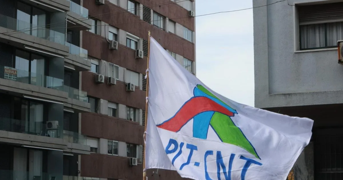 Integrantes del PIT-CNT en conferencia denunciando la violencia en Uruguay