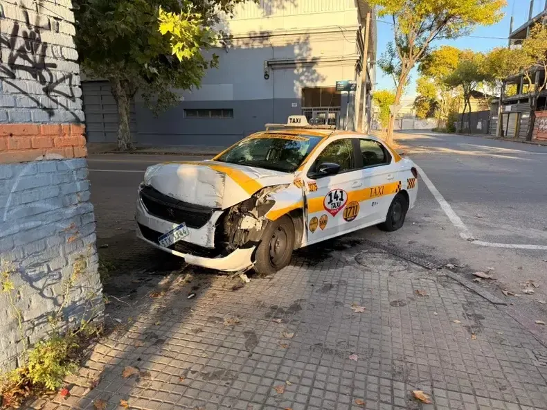 Misterio por un taxi en Aguada hallado chocado y abandonado