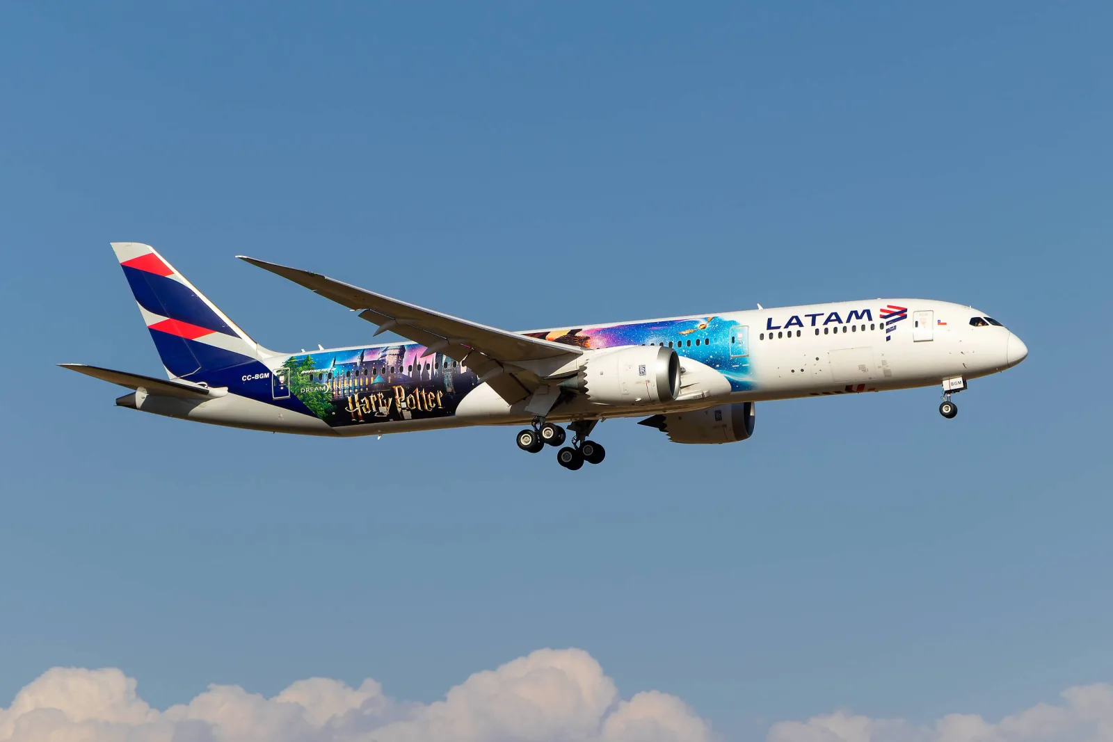 Un avión de Latam, símbolo de la integración aérea sudamericana.