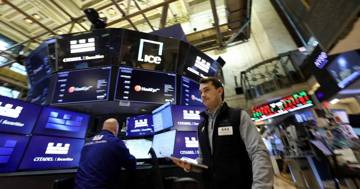 La bolsa de Wall Street alcanza nuevos máximos históricos en medio de tensiones geopolíticas.