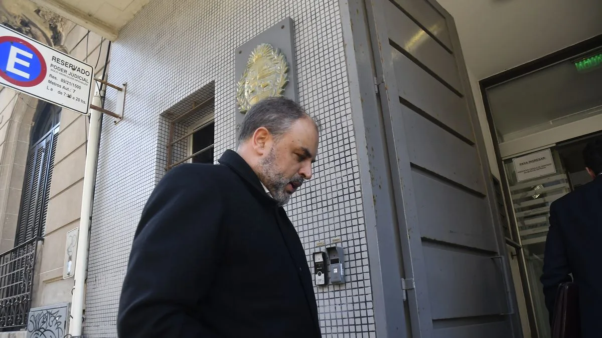 Charles Carrera enfrentará juicio oral: Fiscalía pide 4 años por fraude y uso indebido