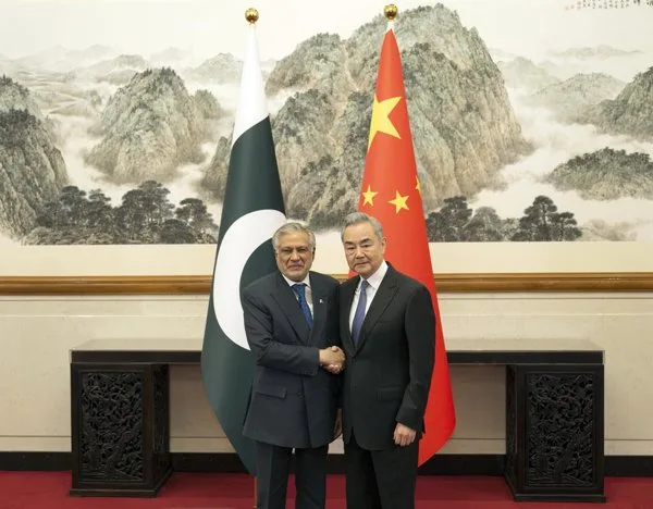 China y Pakistán discuten el conflicto en Irán justo antes de la llegada de Trump a Pekín