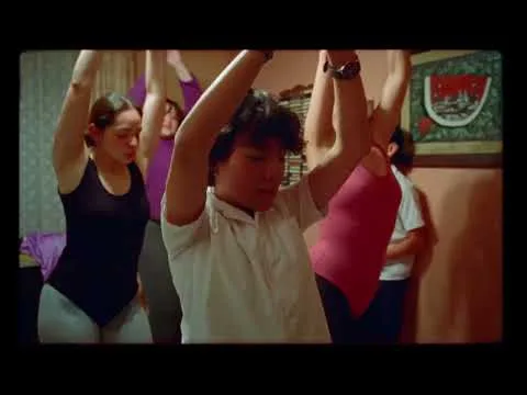 Clip de la película Seis meses en un edificio rosa y azul genera controversia en Cannes 2026