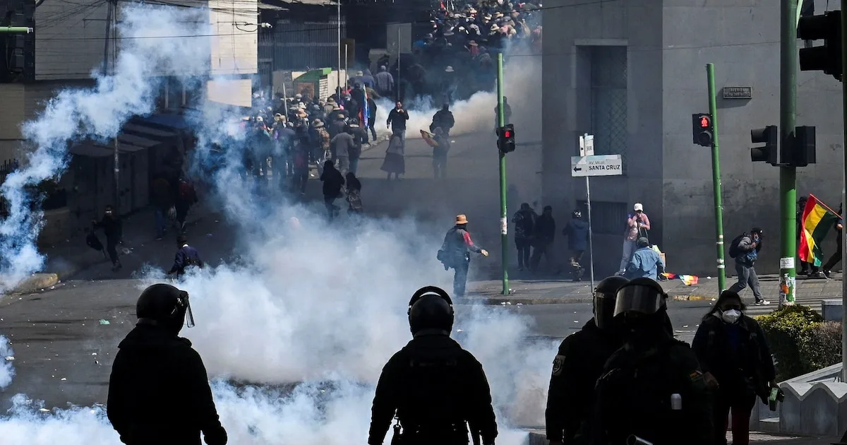 Crecen los enfrentamientos en Bolivia: fuertes choques entre policías y manifestantes