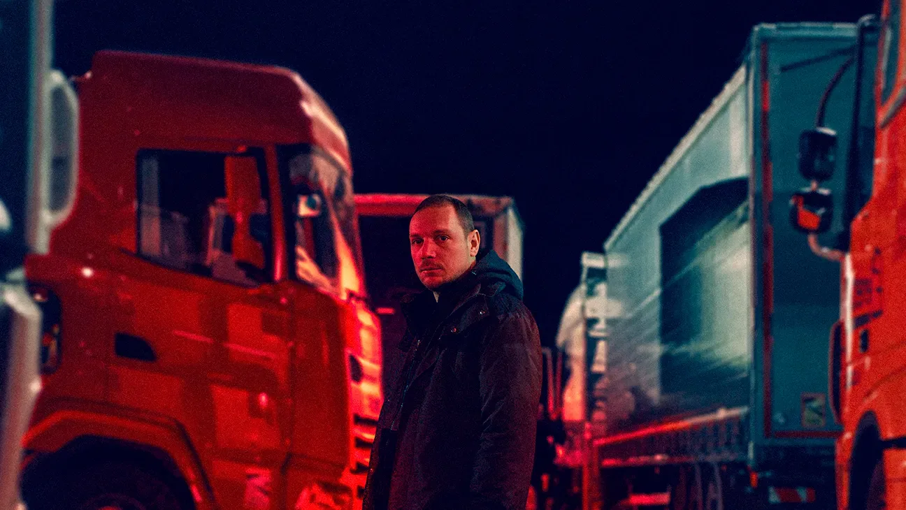 Crítica de ‘Meat and Fuel’: un romance conmovedor entre camioneros que desafía estereotipos y expectativas