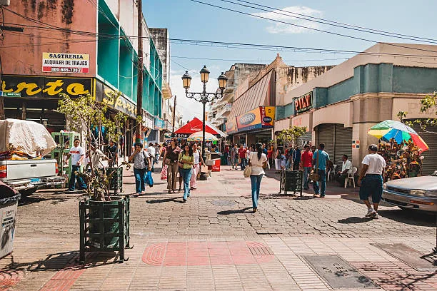 Tensión climática en Santo Domingo: lluvias y vientos extremos desatan alarma