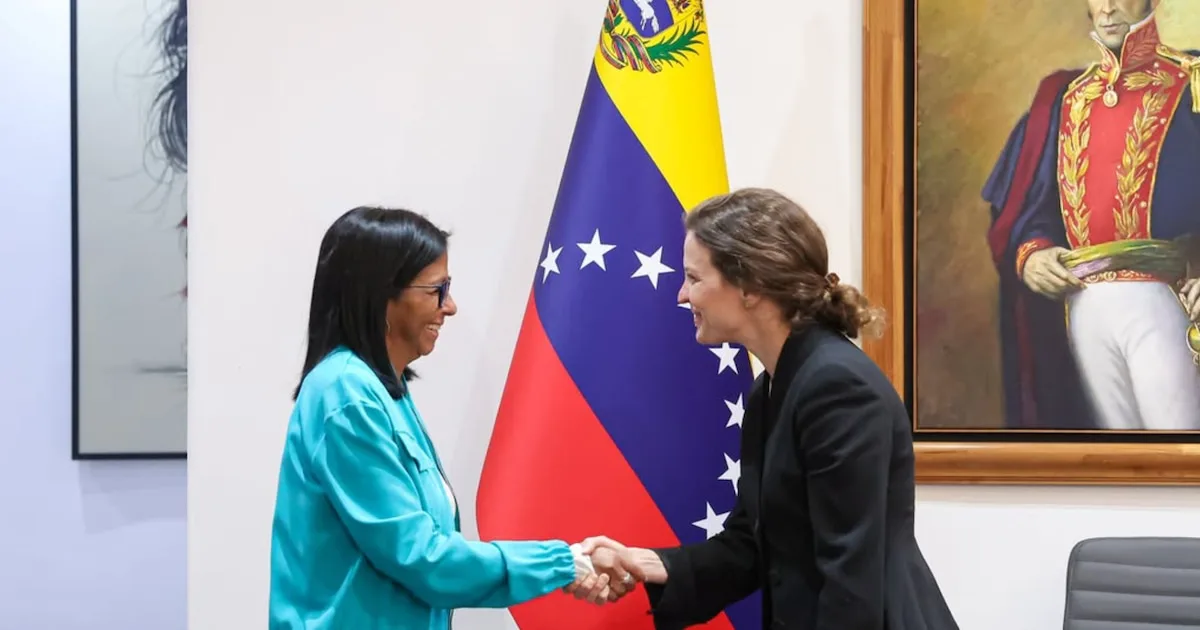 Delcy Rodríguez busca inversiones del Banco Mundial en un tenso encuentro en Caracas