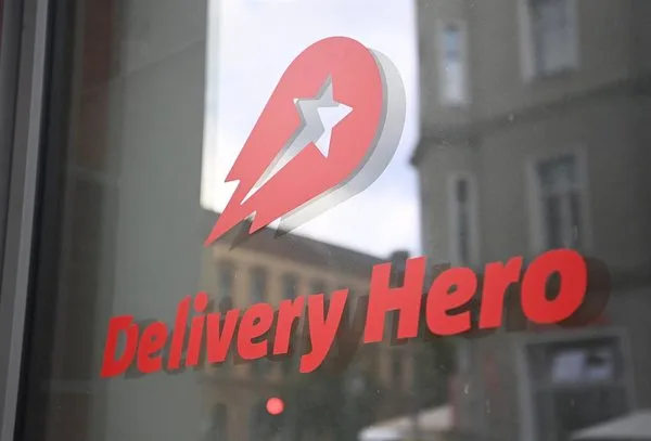 Delivery Hero, propietario de Glovo, se dispara en Bolsa tras la oferta de compra de Uber