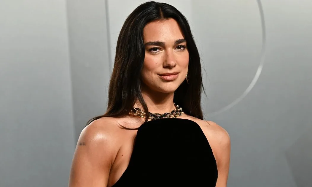 Dua Lipa enfrenta a gigante tecnológico en un conflicto de $15 millones