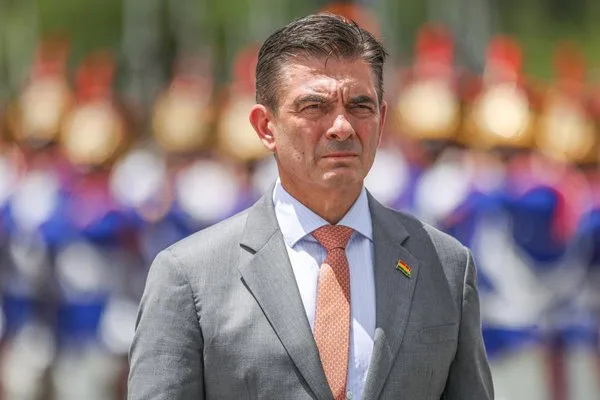 El presidente de Bolivia recorta a la mitad su salario y el de su Gabinete ante protestas crecientes