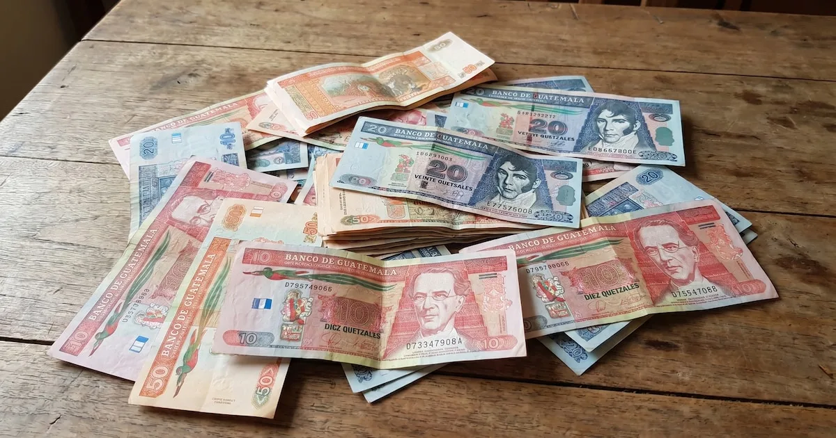 Guatemala enfrenta el desafío de los billetes falsos: incautan 900 en 2026