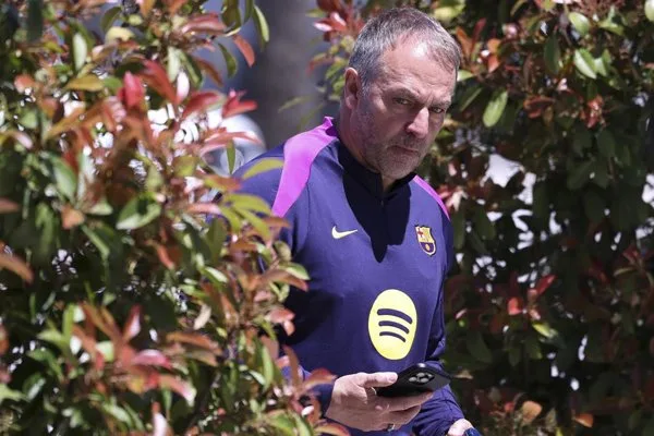 Hansi Flick extiende su contrato con el Barça hasta 2028, con opción de un año adicional