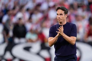 Iñigo Pérez sostiene que es necesario ignorar distracciones y preservar la identidad del equipo en la Conference