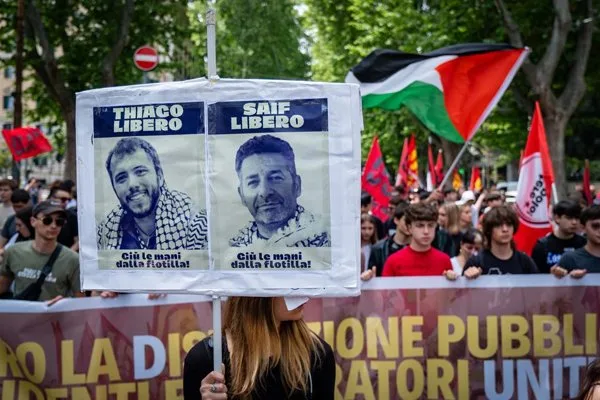 Israel expulsa a activistas de la flotilla detenidos, entre ellos el español Saif Abukeshek