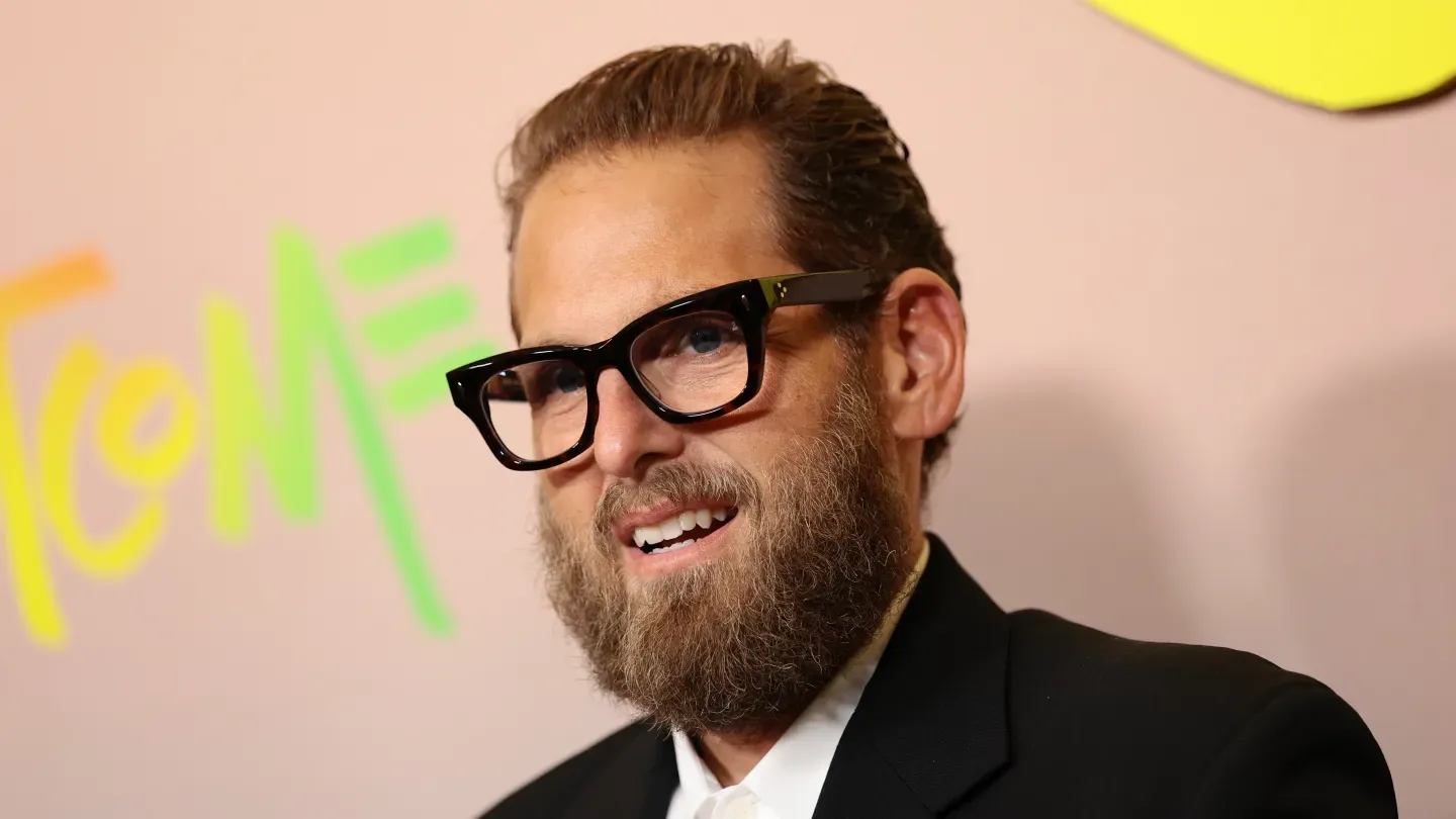 La película de Jonah Hill y Kristen Wiig se queda sin estreno en julio por parte de Warner