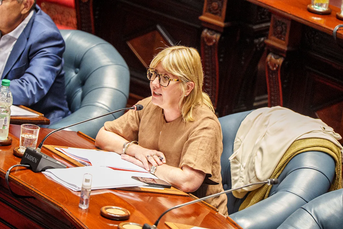 Lustemberg bajo fuego: renuncia masiva en Salud Pública desata crisis política