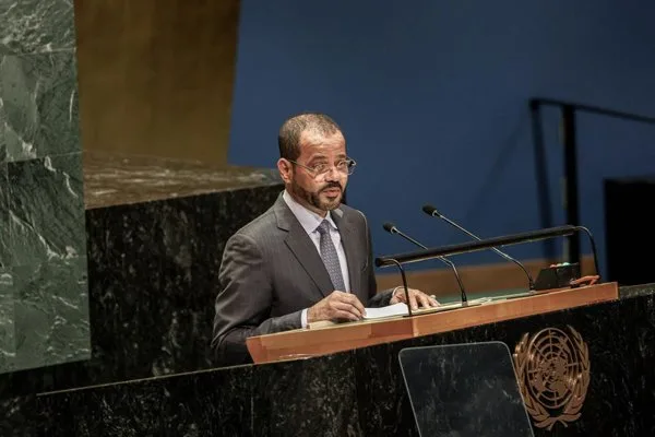Omán exige acción humanitaria para liberar buques retenidos en el estrecho de Ormuz
