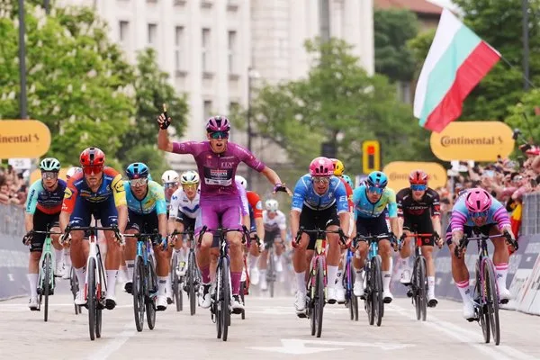 Paul Magnier se impone nuevamente en Sofía mientras Thomas Silva defiende la ‘maglia rosa’ en la competencia