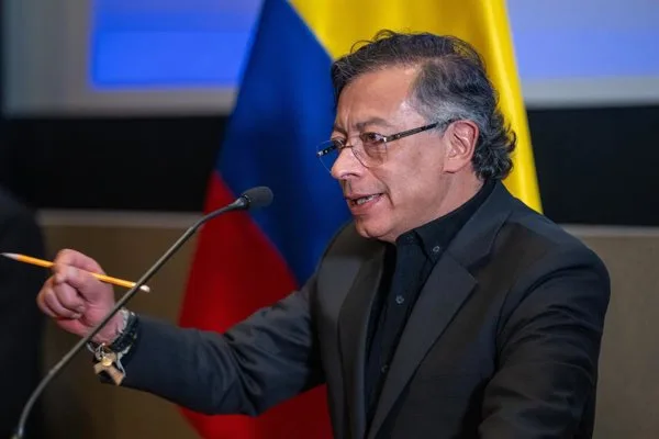 Petro admite haber ordenado bombardear un campamento del ELN con apoyo de Venezuela
