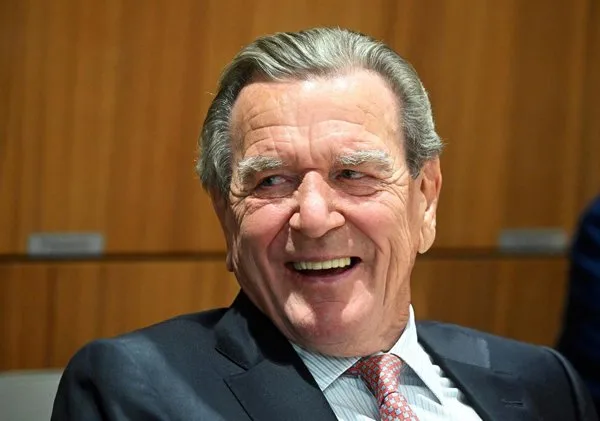 Putin sugiere a Schroeder como mediador internacional en el conflicto de Ucrania