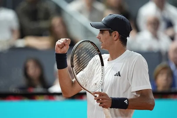 Rafa Jódar debuta en Roland Garros con contundente victoria sobre Kovacevic