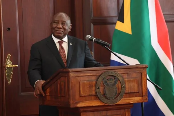 Ramaphosa desafía informe parlamentario que lo señala por corrupción en Sudáfrica