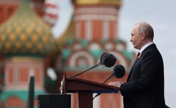 Reino Unido sostiene que la discreción del desfile del Día de la Victoria evidencia la debilidad de Putin