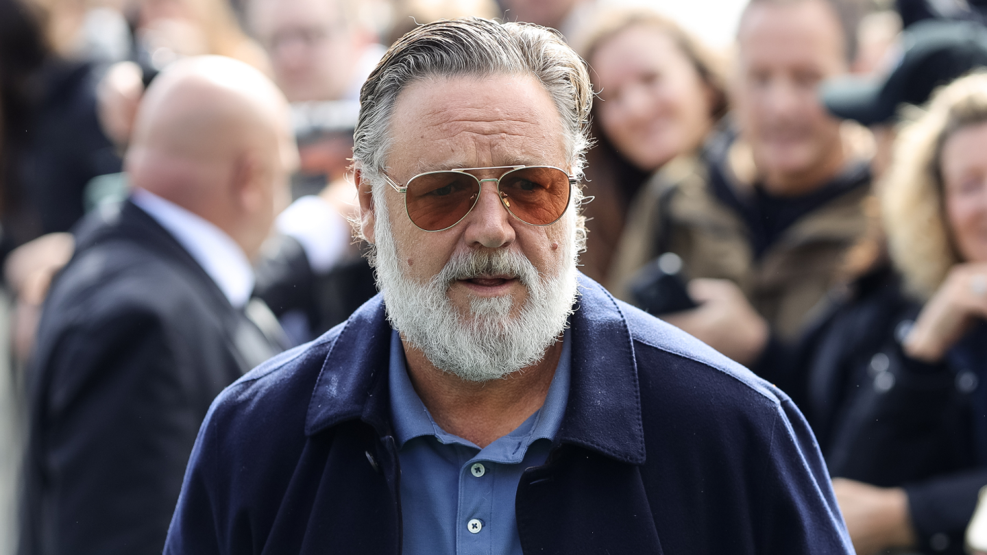 Russell Crowe justifica su áspero cruce con un fan: «¿Cuál es tu problema?»